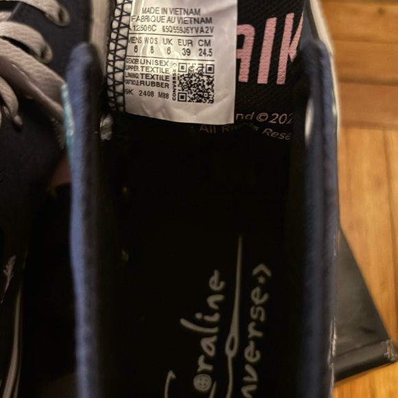 Brand New Coraline x Converse Woman Sz 8 with box - Picture 4 of 4